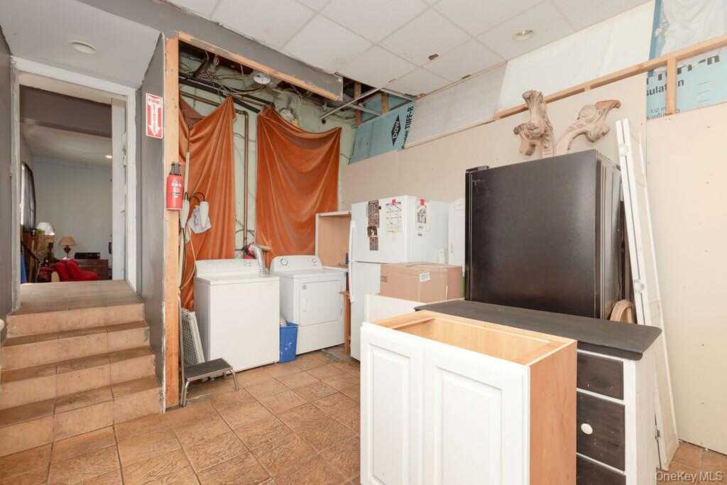 246 Weyman Avenue, New Rochelle, NY 10805 - Photo 32 of 48