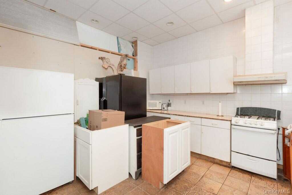 246 Weyman Avenue, New Rochelle, NY 10805 - Photo 33 of 48