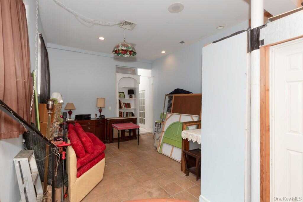 246 Weyman Avenue, New Rochelle, NY 10805 - Photo 34 of 48