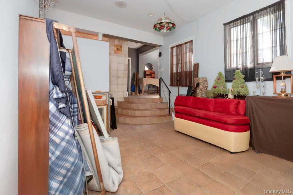 246 Weyman Avenue, New Rochelle, NY 10805 - Photo 35 of 48