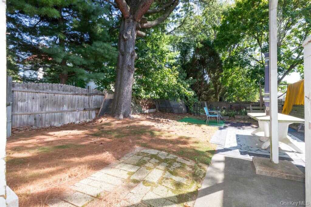 246 Weyman Avenue, New Rochelle, NY 10805 - Photo 41 of 48