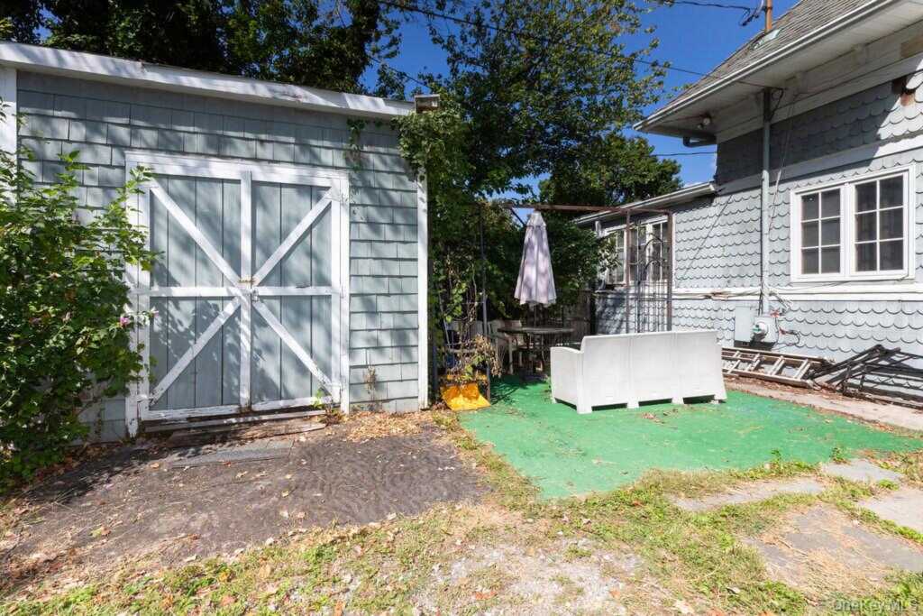 246 Weyman Avenue, New Rochelle, NY 10805 - Photo 43 of 48