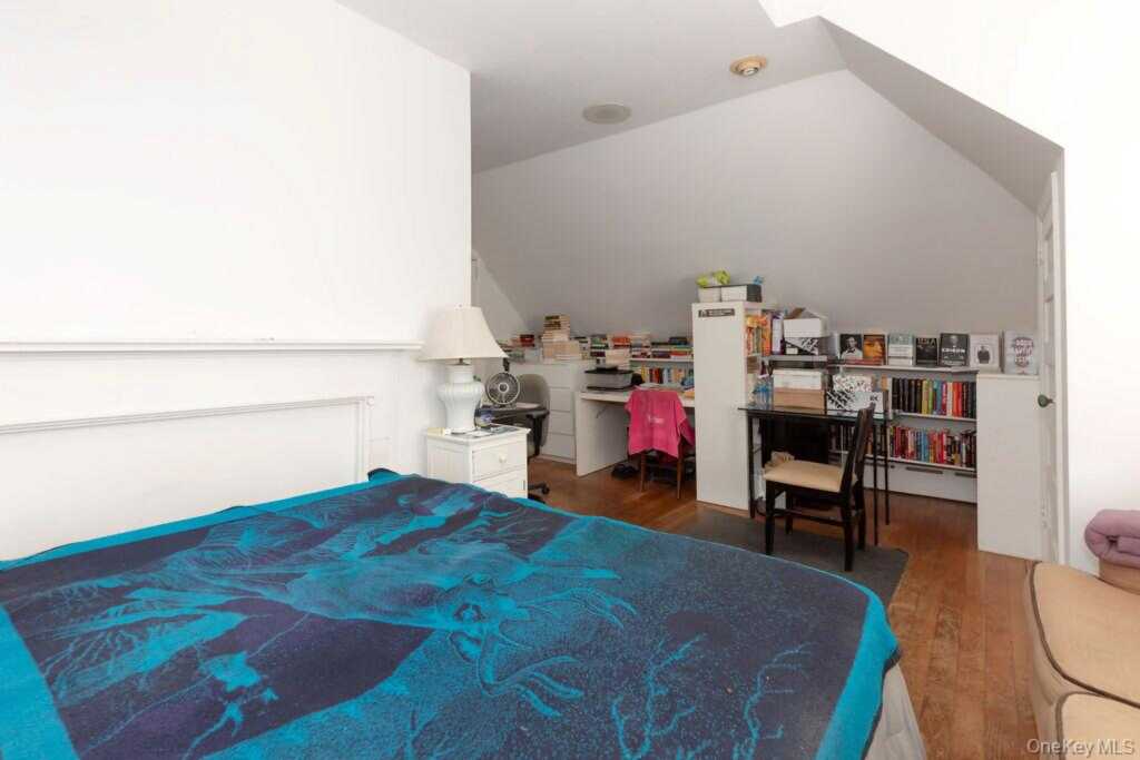 246 Weyman Avenue, New Rochelle, NY 10805 - Photo 7 of 48