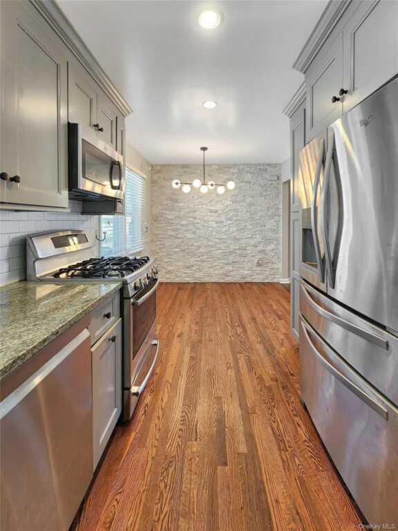 7 Ronalds Avenue, New Rochelle, NY 10801 - Photo 4 of 14