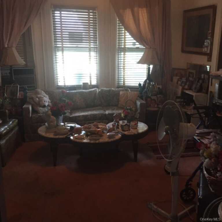 121 Coligni Avenue, New Rochelle, NY 10801 - Photo 2 of 14