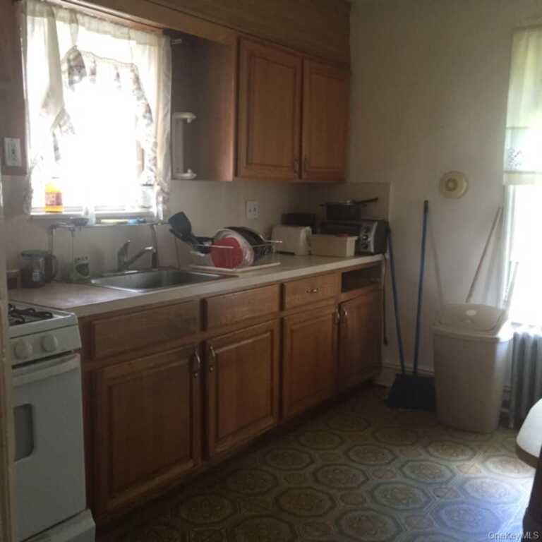 121 Coligni Avenue, New Rochelle, NY 10801 - Photo 7 of 14