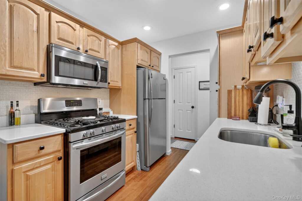 218 Doxbury Lane, Suffern, NY 10901 - Photo 9 of 20