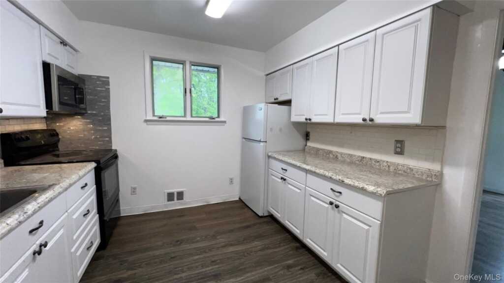 315 Main Street, Unit #Apt B, Stony Point, NY 10980 - Photo 4 of 8