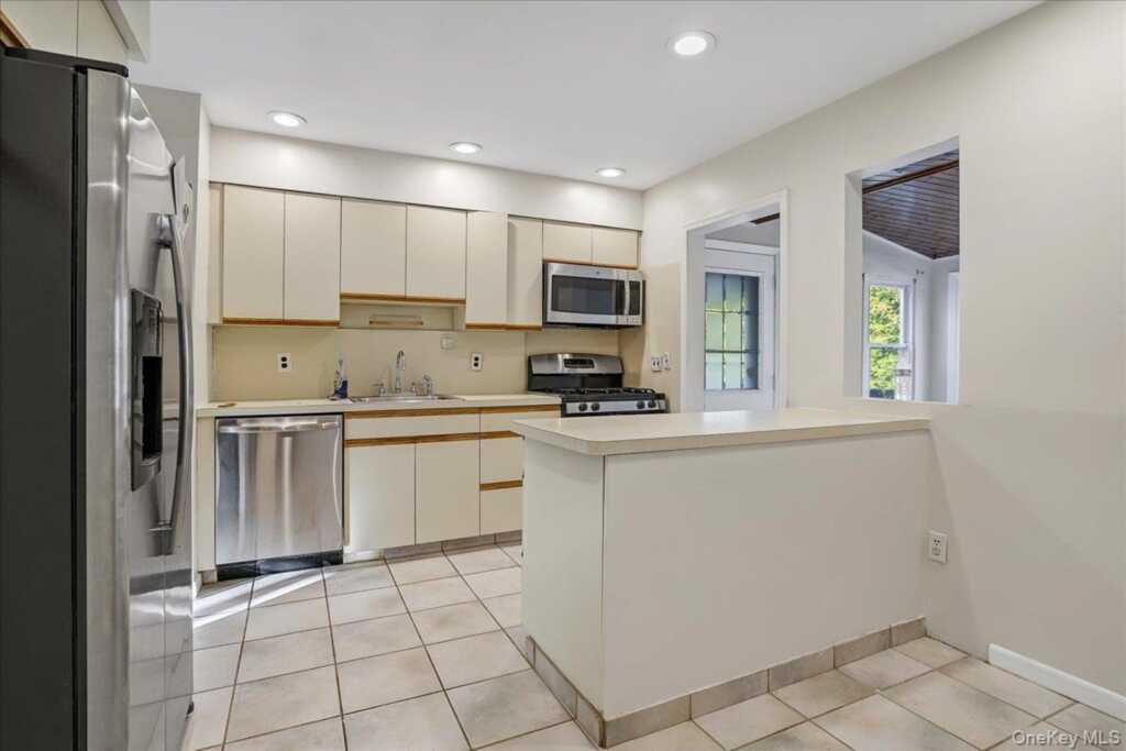 24 Govan Drive, Stony Point, NY 10980 - Photo 10 of 26