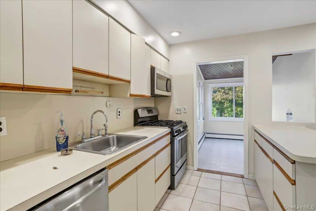 24 Govan Drive, Stony Point, NY 10980 - Photo 11 of 26