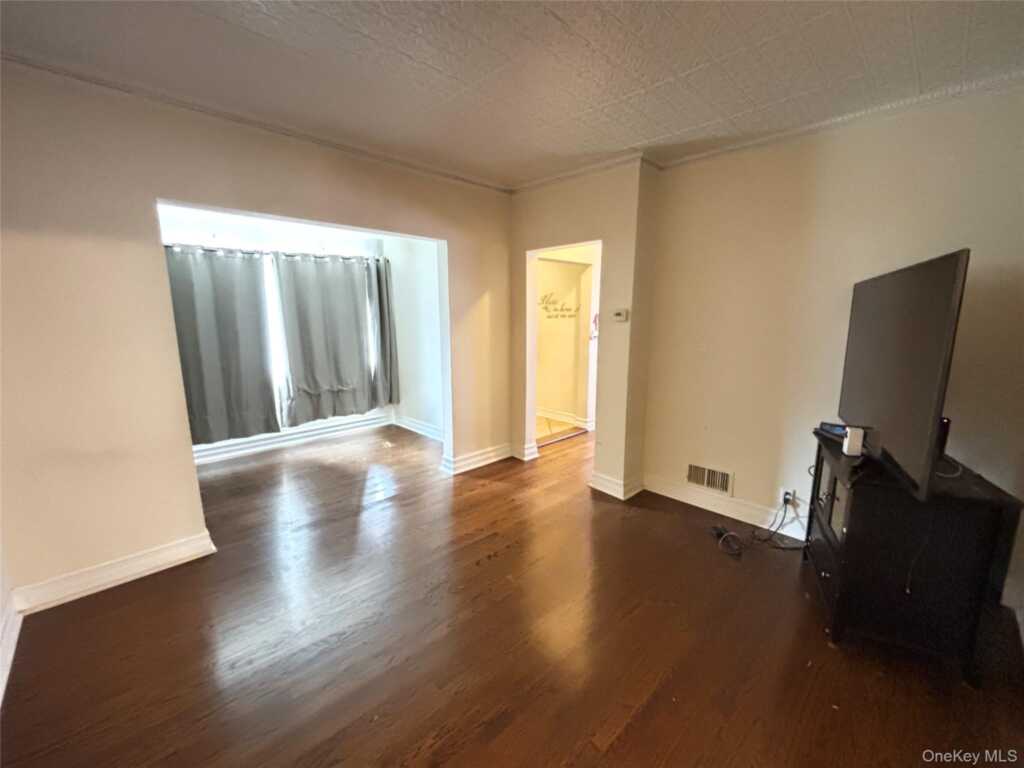 45 John Street, New Rochelle, NY 10805 - Photo 4 of 14