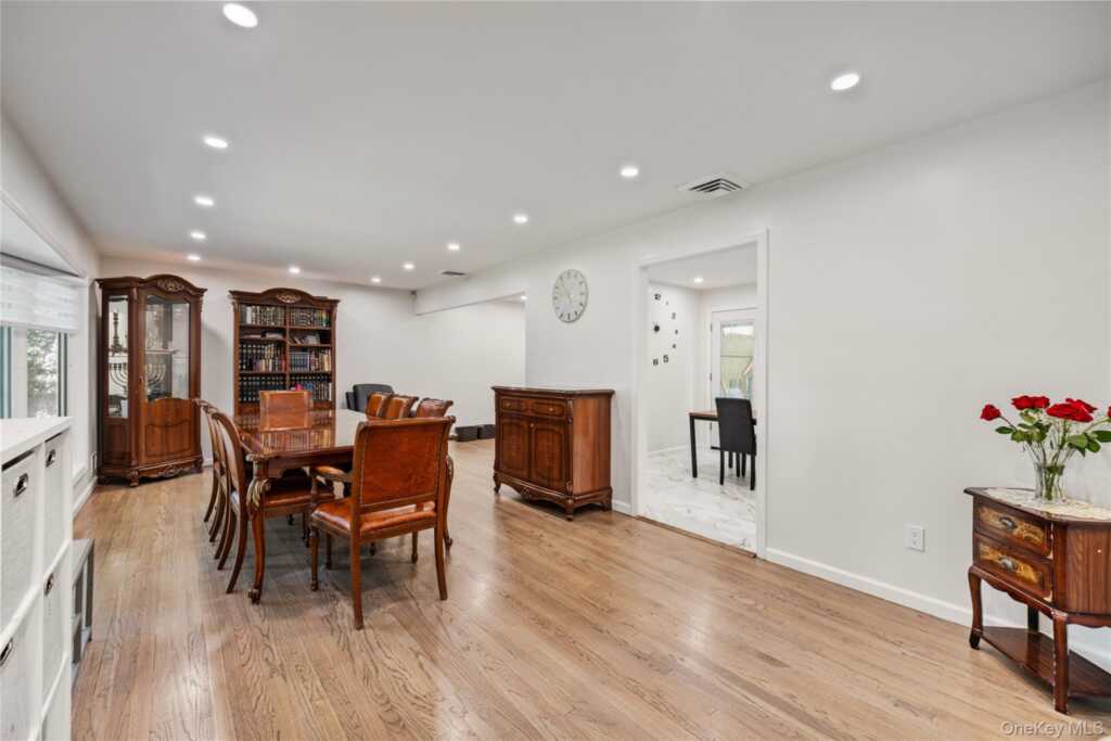 4 Dalewood Drive, Suffern, NY 10901 - Photo 3 of 23