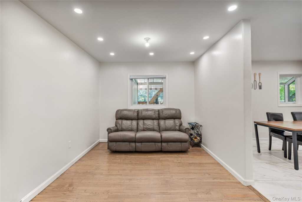 4 Dalewood Drive, Suffern, NY 10901 - Photo 6 of 23
