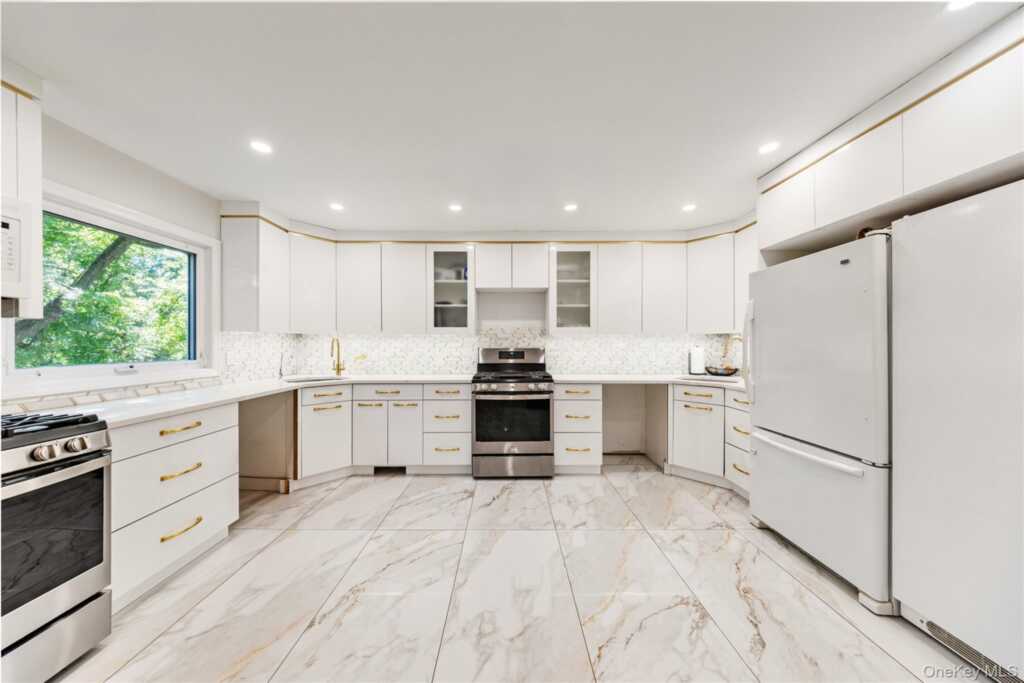 4 Dalewood Drive, Suffern, NY 10901 - Photo 9 of 23