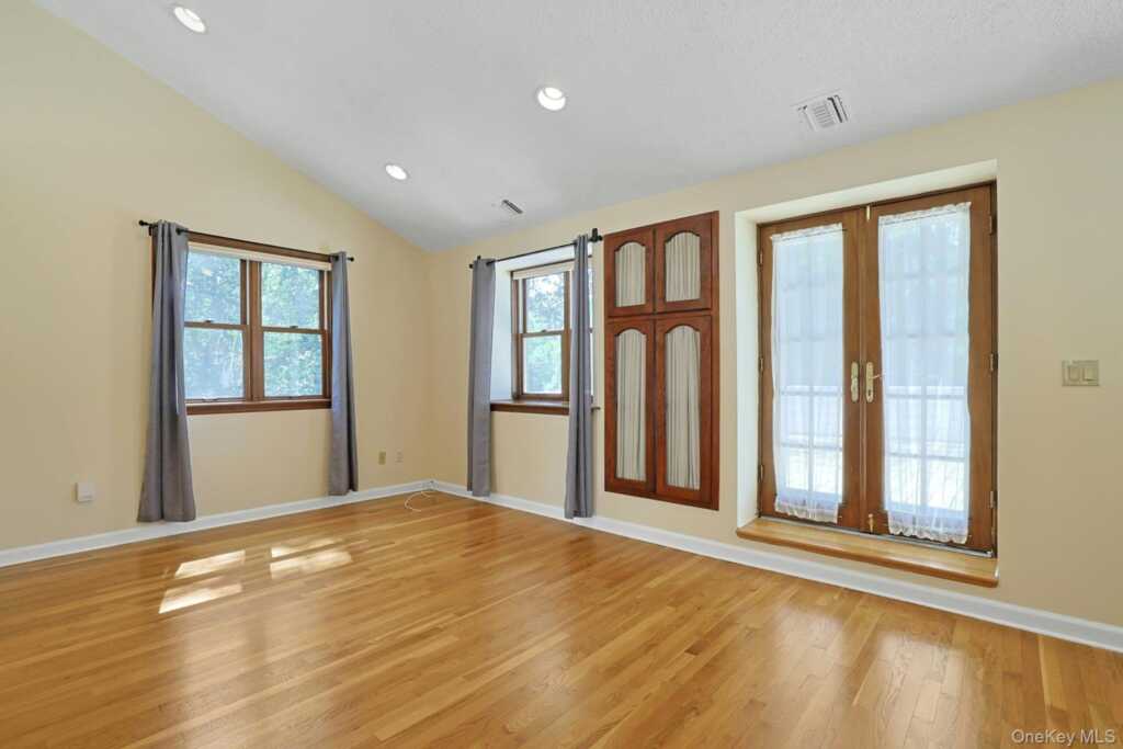 99 New Hempstead Road, New City, NY 10956 - Photo 11 of 35