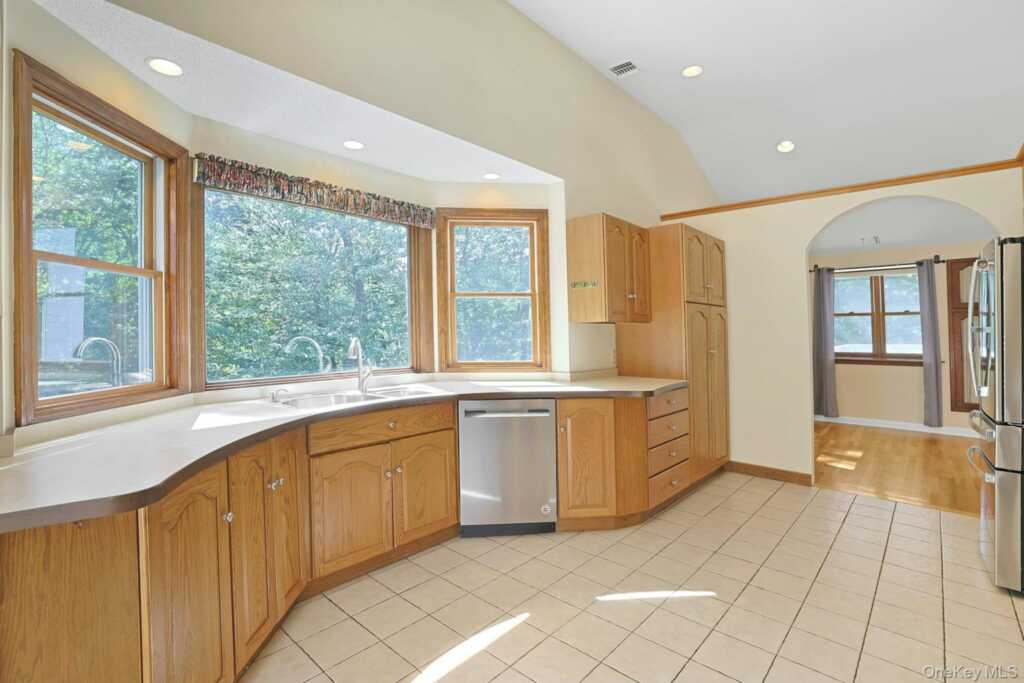 99 New Hempstead Road, New City, NY 10956 - Photo 16 of 35