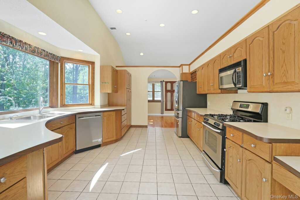 99 New Hempstead Road, New City, NY 10956 - Photo 18 of 35