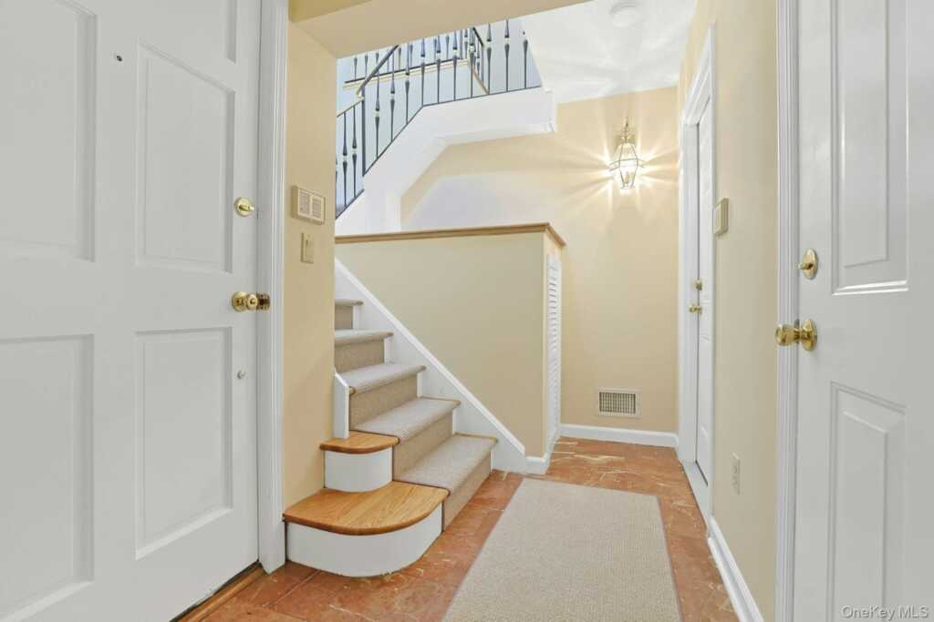 99 New Hempstead Road, New City, NY 10956 - Photo 3 of 35