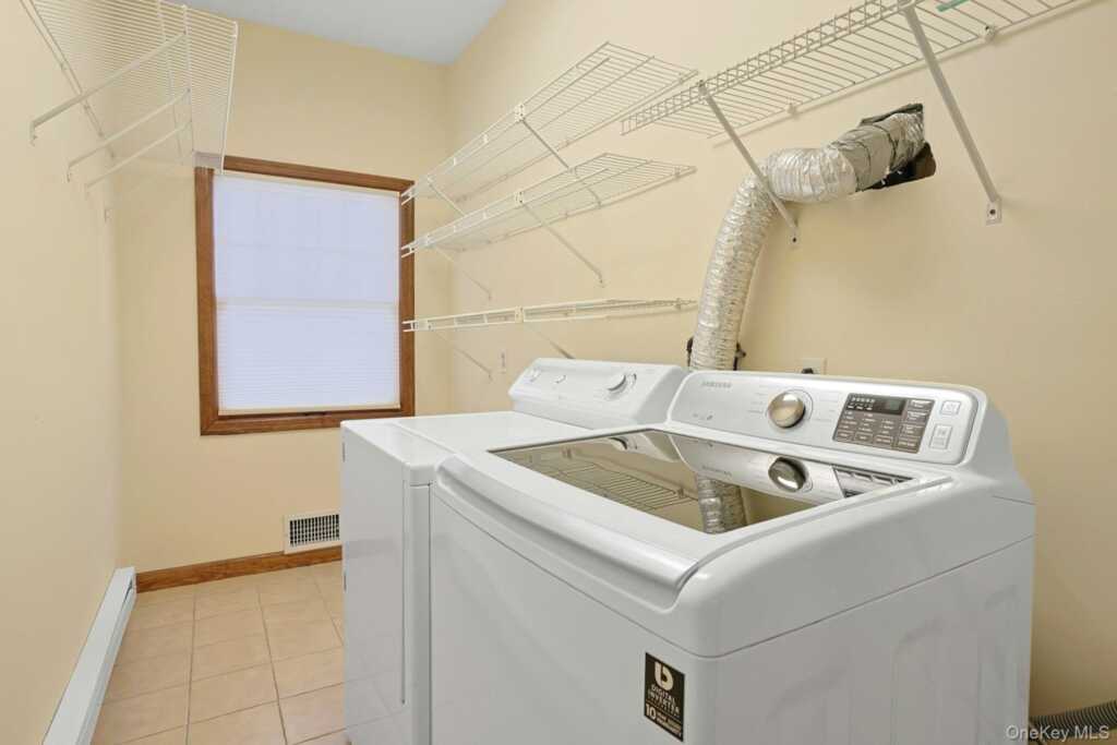 99 New Hempstead Road, New City, NY 10956 - Photo 4 of 35