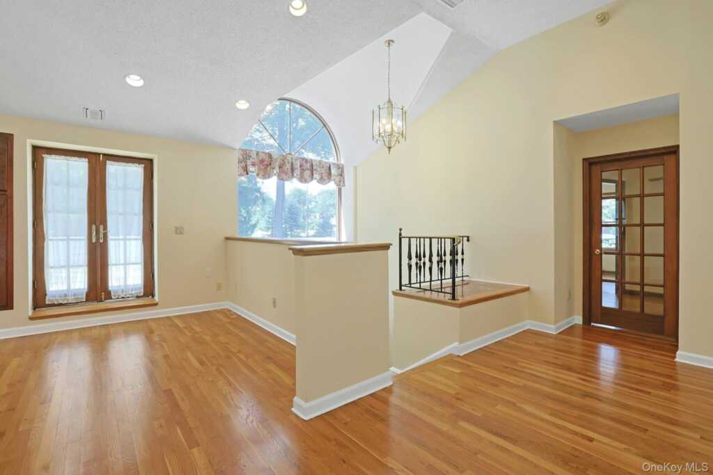 99 New Hempstead Road, New City, NY 10956 - Photo 5 of 35