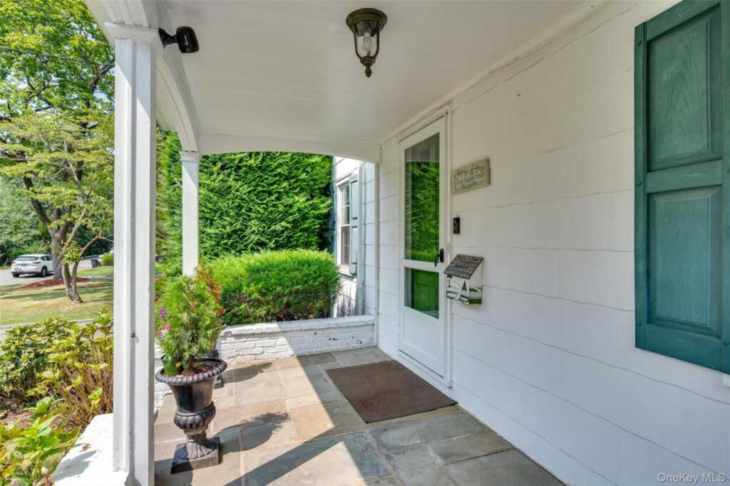 87 Interlaken Avenue, New Rochelle, NY 10801 - Photo 3 of 23