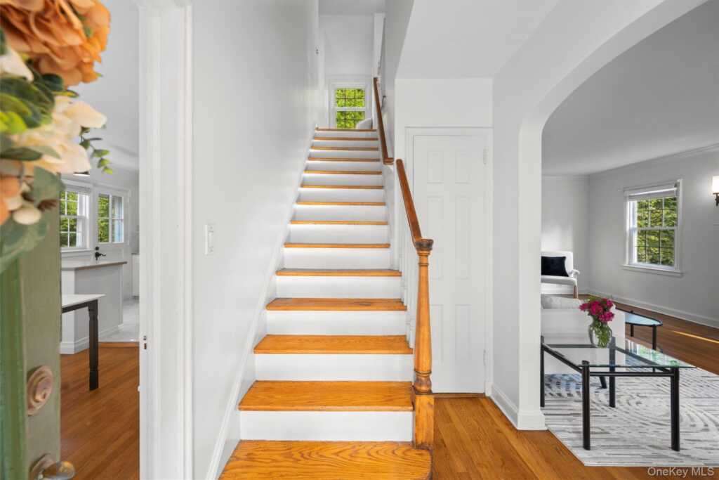 87 Interlaken Avenue, New Rochelle, NY 10801 - Photo 4 of 23
