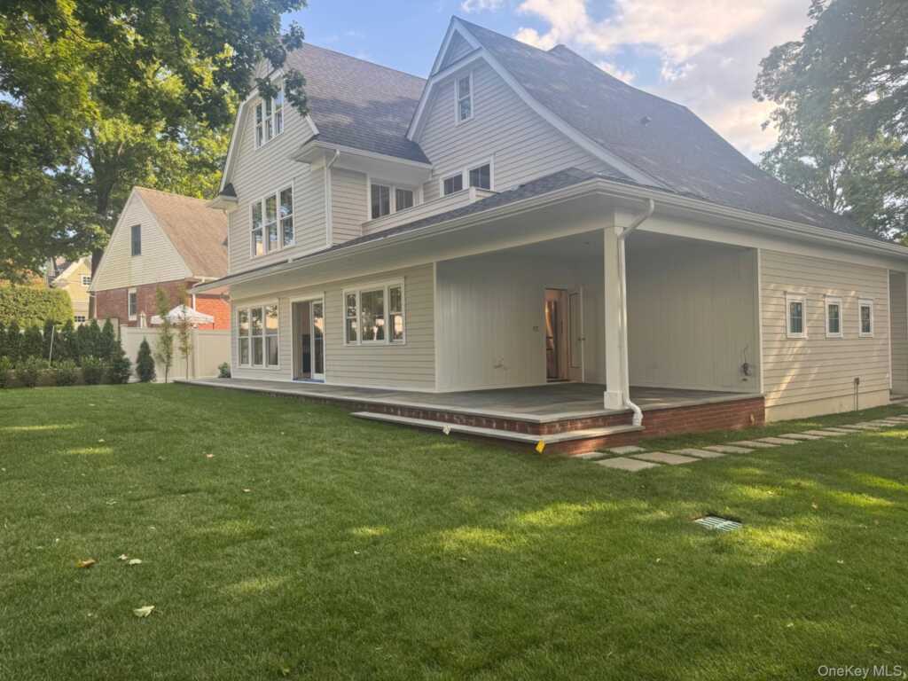 76 Glen Oaks Drive, Rye, NY 10580 - Photo 2 of 8