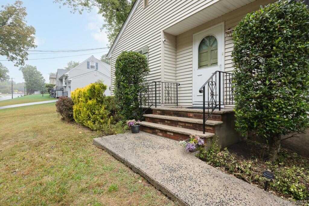 363 Gilbert Avenue, Pearl River, NY 10965 - Photo 10 of 25