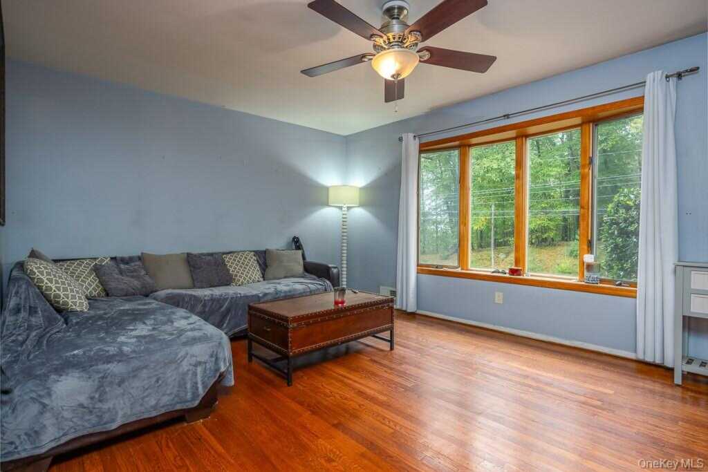 363 Gilbert Avenue, Pearl River, NY 10965 - Photo 12 of 25