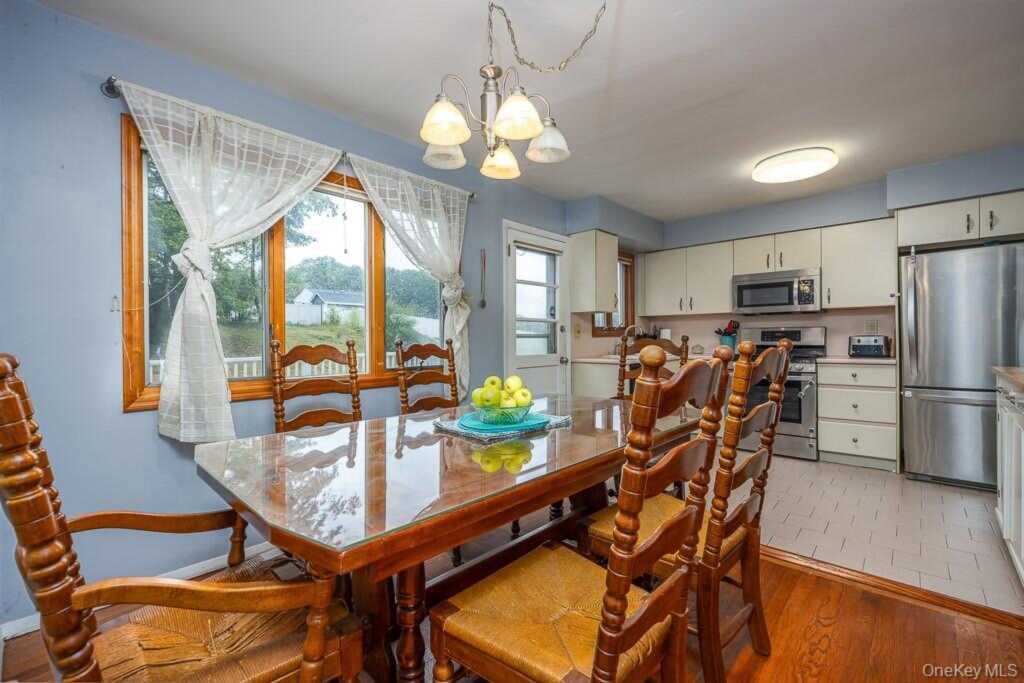 363 Gilbert Avenue, Pearl River, NY 10965 - Photo 15 of 25