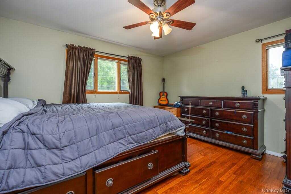 363 Gilbert Avenue, Pearl River, NY 10965 - Photo 18 of 25