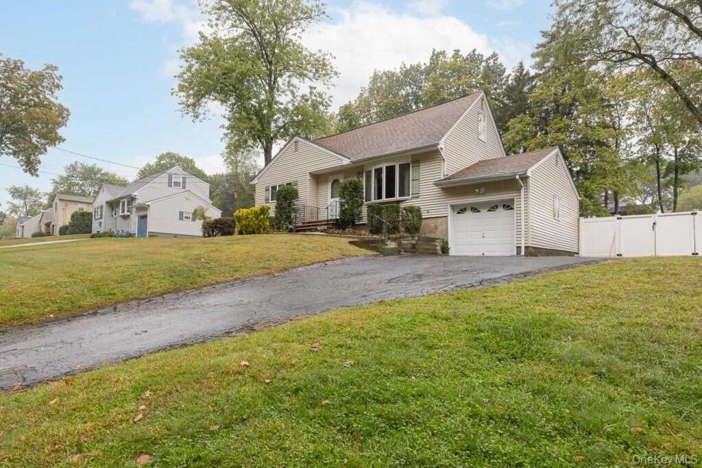 363 Gilbert Avenue, Pearl River, NY 10965 - Photo 3 of 25