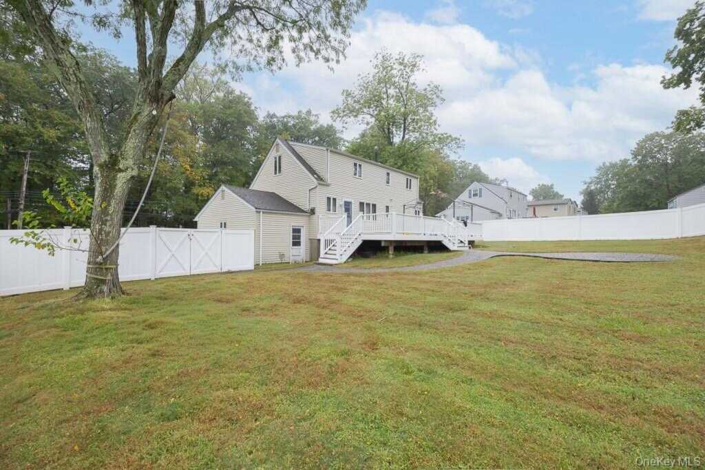 363 Gilbert Avenue, Pearl River, NY 10965 - Photo 5 of 25