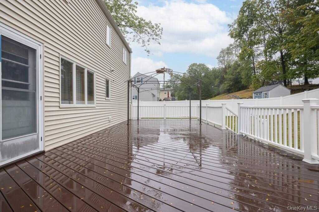 363 Gilbert Avenue, Pearl River, NY 10965 - Photo 9 of 25