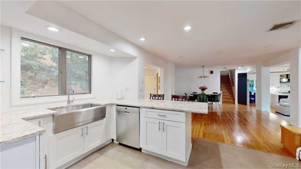 96 Old Pascack Road, Pearl River, NY 10965 - Photo 14 of 41