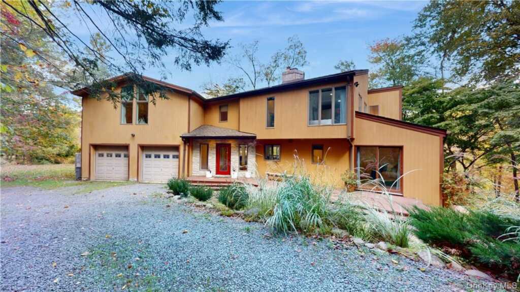 96 Old Pascack Road, Pearl River, NY 10965 - Photo 3 of 41