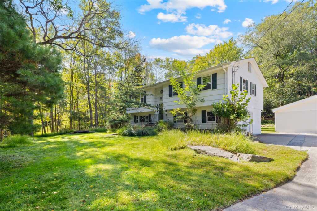 49 Lorna Lane, Suffern, NY 10901