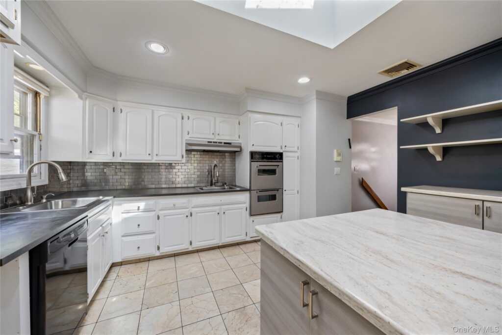49 Lorna Lane, Suffern, NY 10901 - Photo 5 of 22