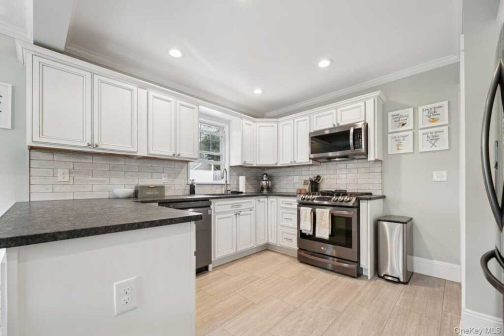 3 James Street, Suffern, NY 10901 - Photo 7 of 24