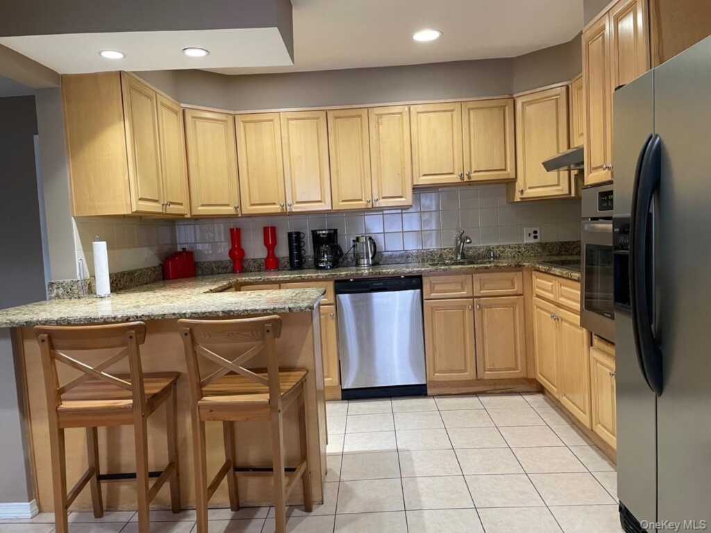 32 Roanoke Avenue, Unit ##1, Rye, NY 10573 - Photo 4 of 11