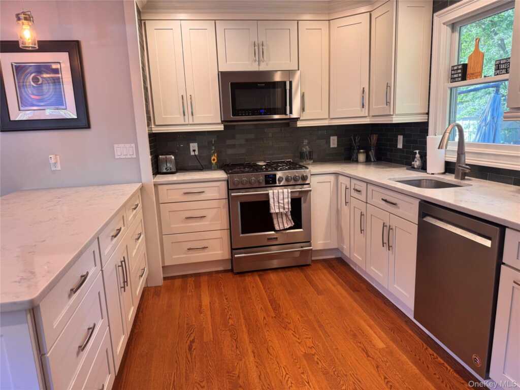 12 Deerwood Drive, New City, NY 10956 - Photo 11 of 37