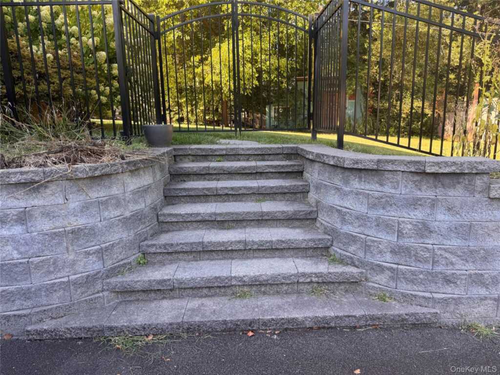 12 Deerwood Drive, New City, NY 10956 - Photo 21 of 37