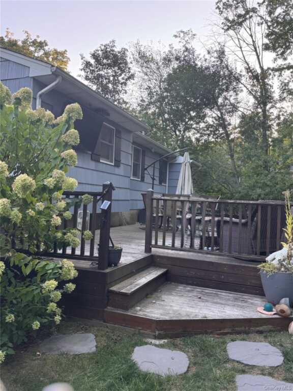 12 Deerwood Drive, New City, NY 10956 - Photo 35 of 37