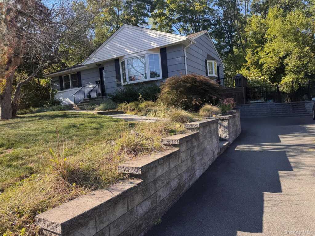 12 Deerwood Drive, New City, NY 10956 - Photo 5 of 37