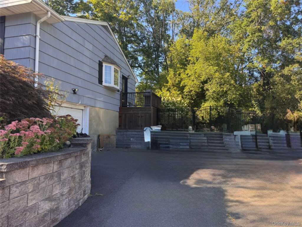 12 Deerwood Drive, New City, NY 10956 - Photo 6 of 37