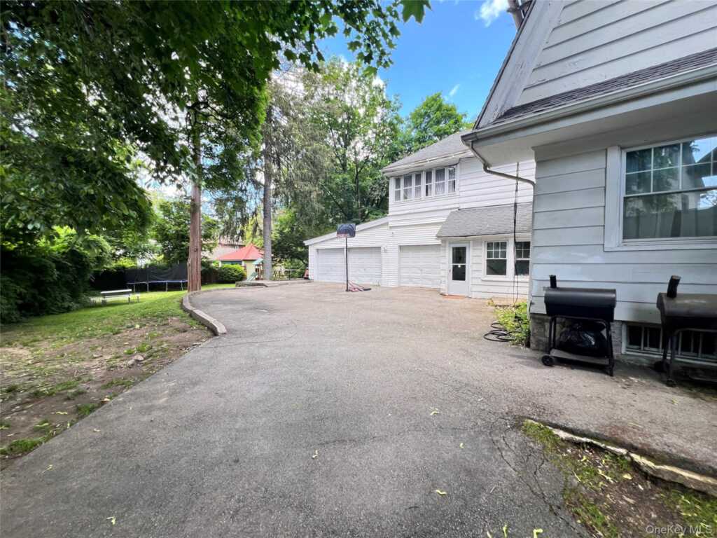 54 Broadview Avenue, New Rochelle, NY 10804 - Photo 2 of 3