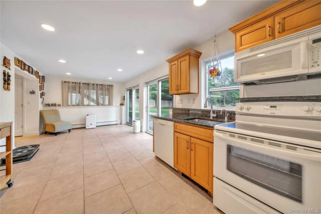 12 Snowdrop Drive, New City, NY 10956 - Photo 37 of 47