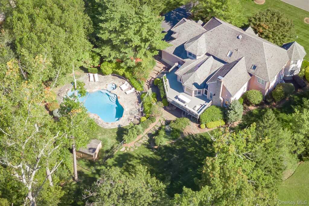 15 Golden Road, Suffern, NY 10901 - Photo 2 of 35