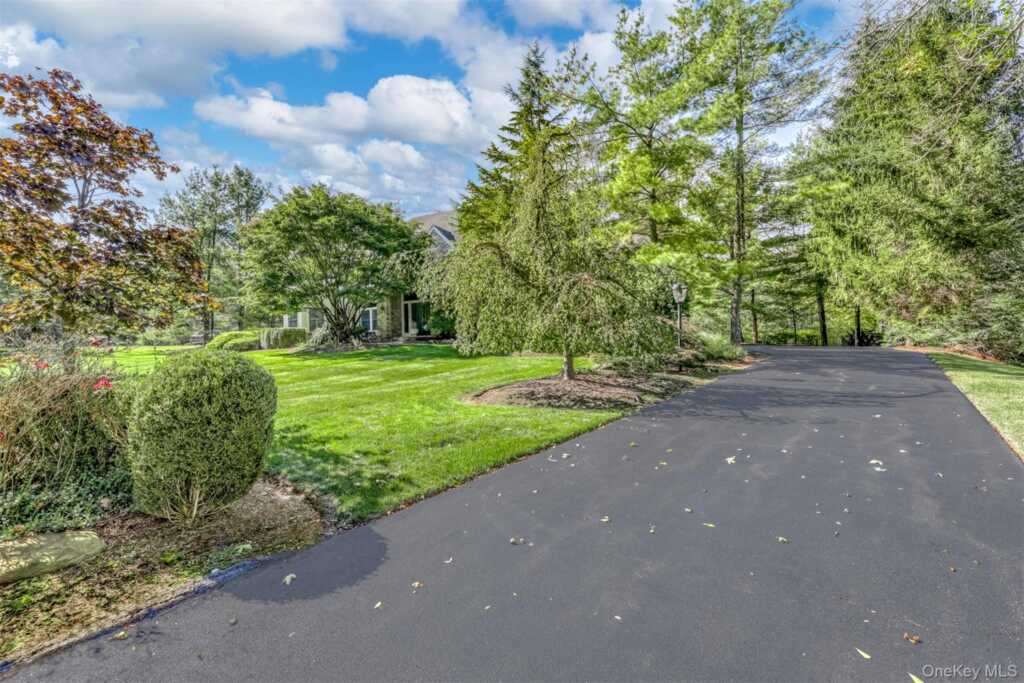 15 Golden Road, Suffern, NY 10901 - Photo 4 of 35