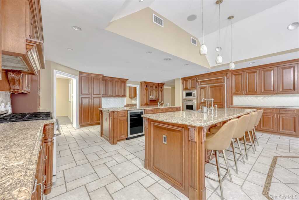 15 Golden Road, Suffern, NY 10901 - Photo 8 of 35